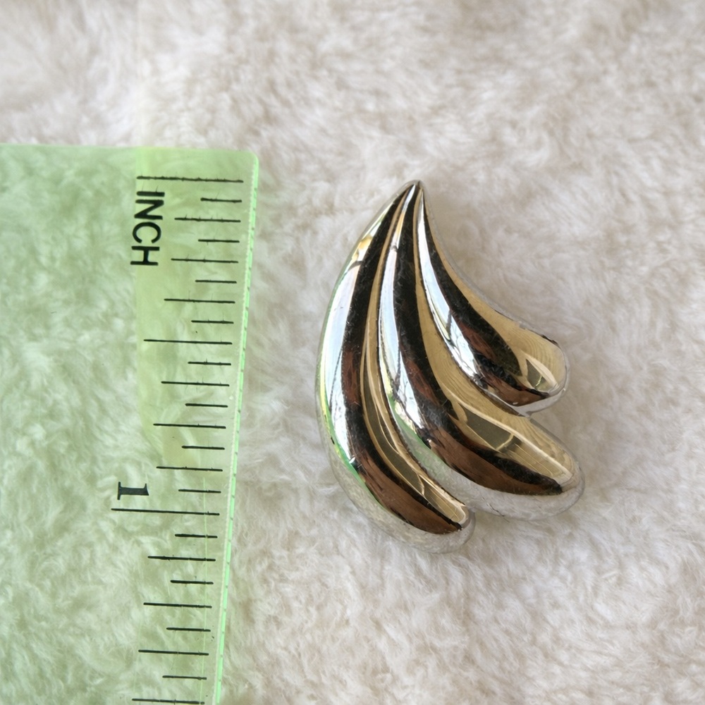 Monet Silver Tone Sculptural Clip On Earrings Vintage Modernist Swirl - Picture 5 of 5